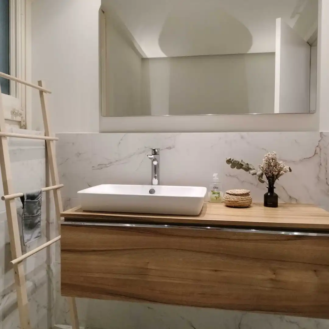 Badezimmer von Wohnungen zur Miete in Barcelona mit Balkon