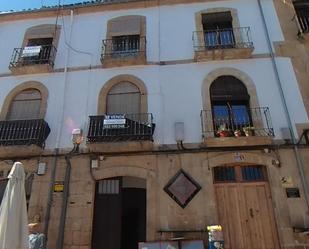 Vista exterior de Edifici en venda en Úbeda