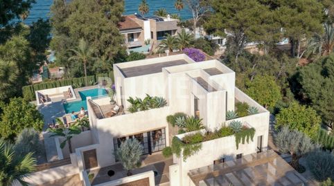 Villa de estilo Ibizenco en 2ª línea de la playa de Las Rotas, Dénia