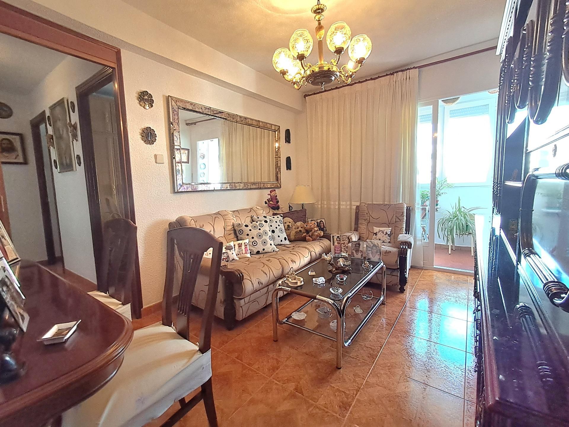 Sala d'estar de Pis en venda en  Madrid Capital amb Calefacció i Terrassa