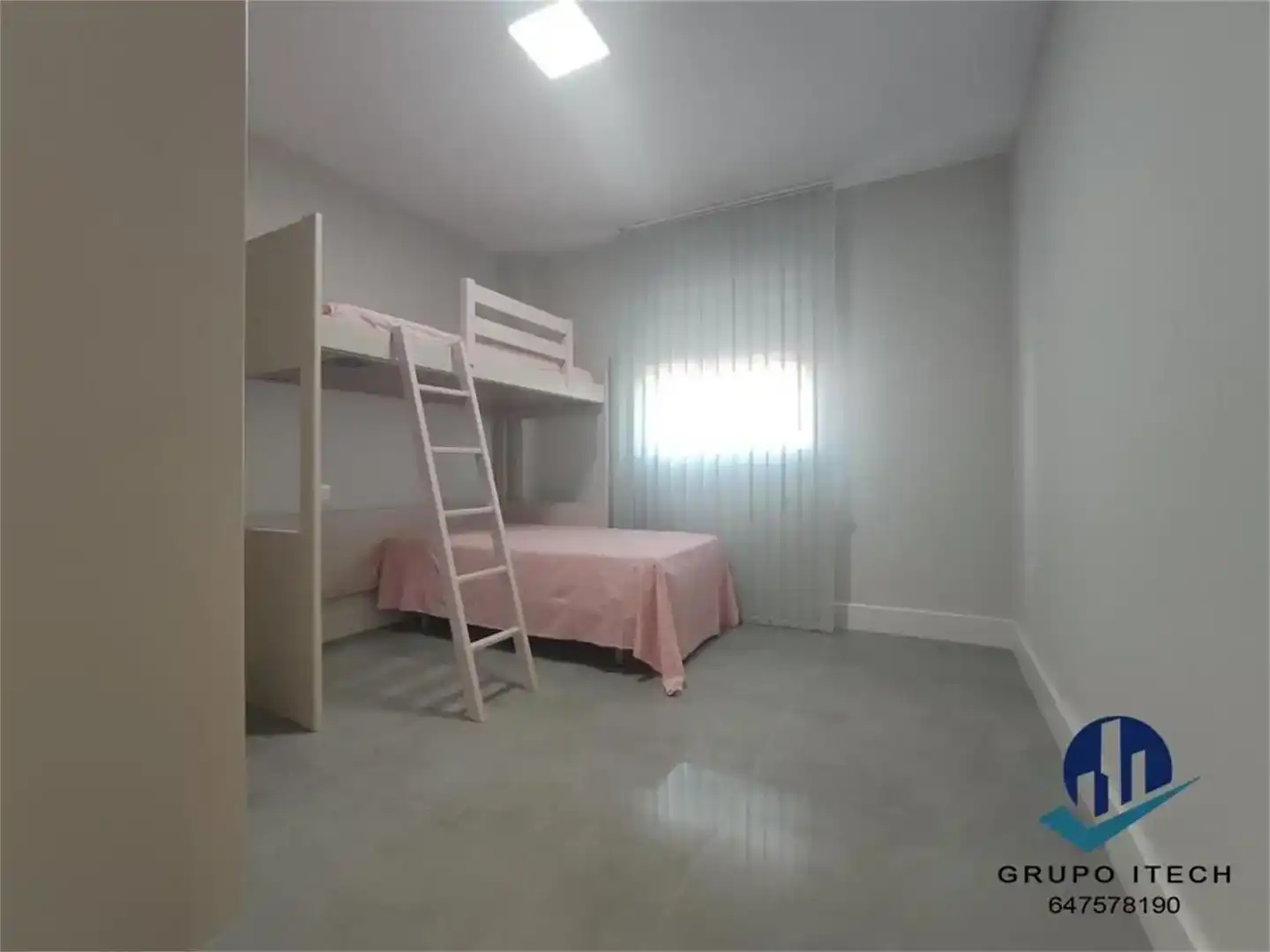 Dormitori de Dúplex en venda en Villanueva de la Serena amb Aire condicionat, Piscina i Balcó