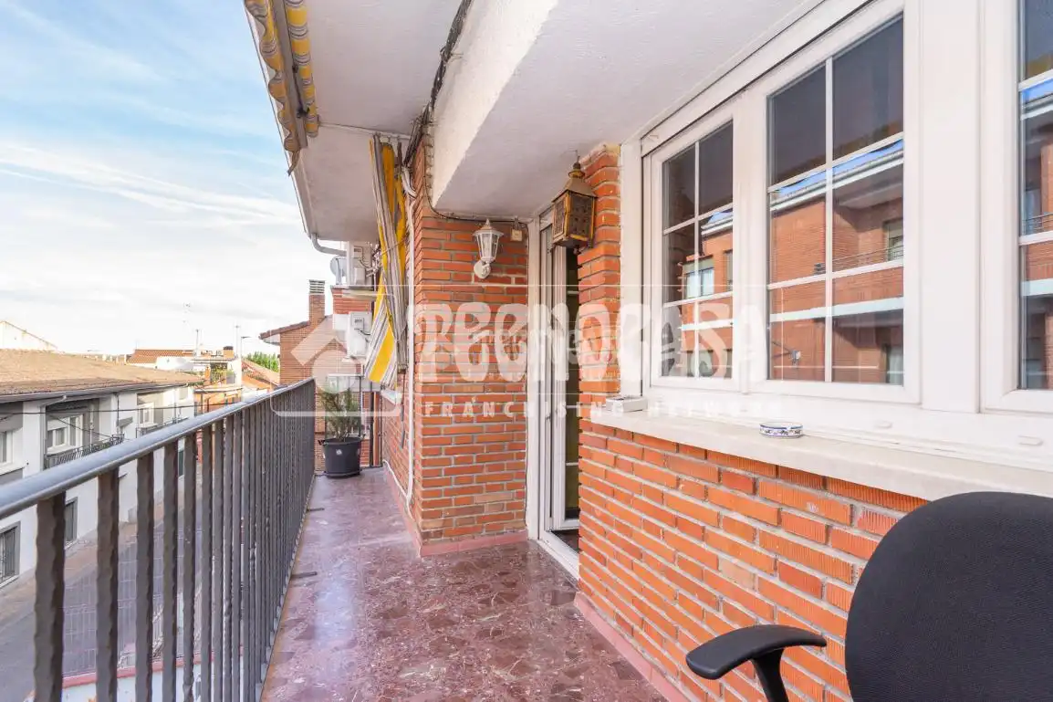Vista exterior de Casa adosada en venta en Colmenar Viejo con Calefacción, Terraza y Balcón