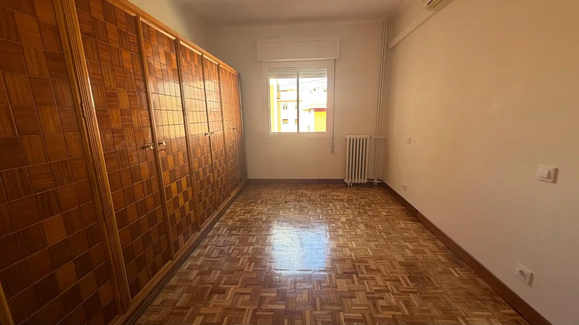 Dormitori de Pis de lloguer en Madrid amb Aire condicionat, Calefacció i Parquet