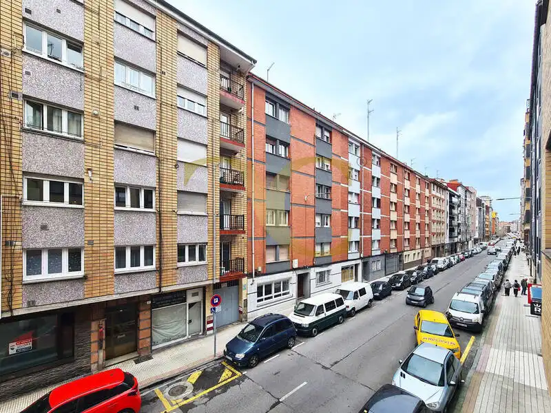 Außenansicht von Wohnungen zum Verkauf in Gijón  mit Heizung und Abstellraum