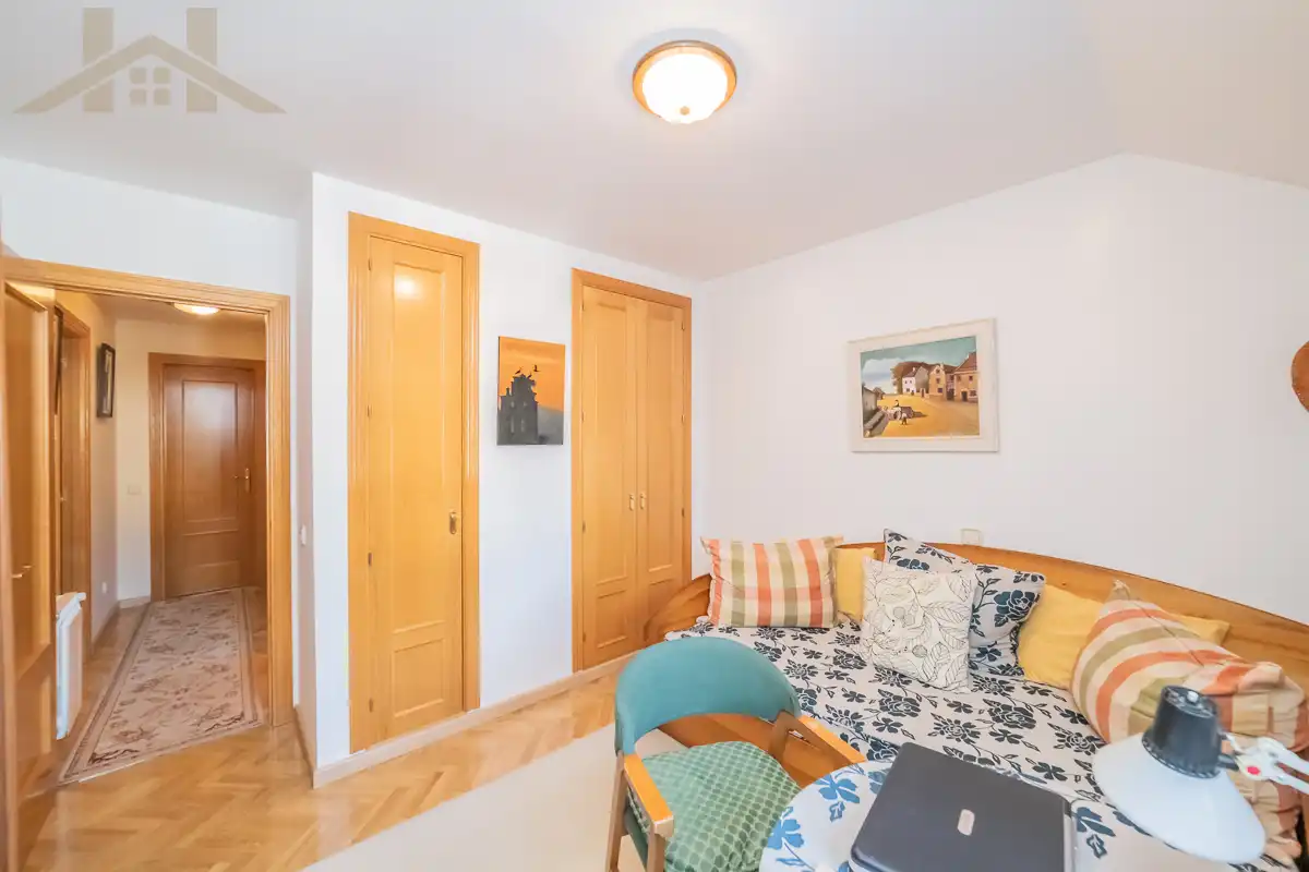 Bedroom of Attic for sale in Majadahonda  with Air Conditioner, Heating and Terrace