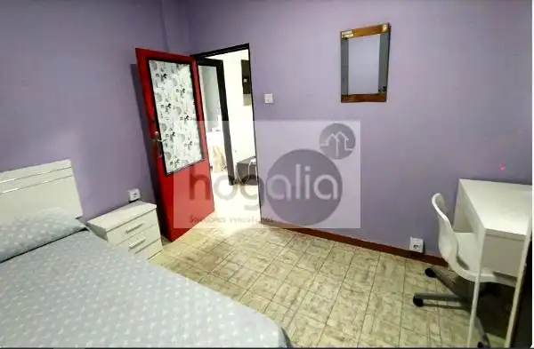 Dormitori de Pis de lloguer en Sevilla amb Aire condicionat i Moblat
