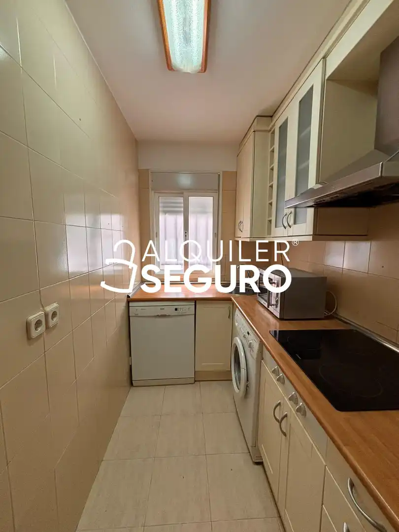 Kitchen of Flat for rent in Madrid  with Air Conditioner and Heating
