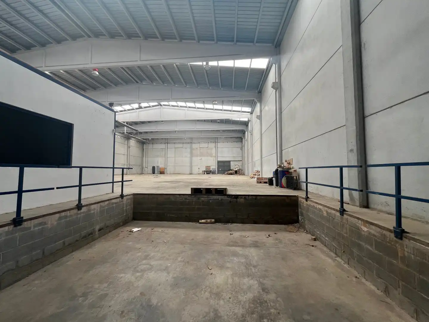 Nau industrial de lloguer en Els Hostalets de Pierola amb Alarma