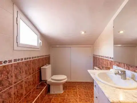 Casa aparellada amb terrassa en venda a Carrer Puigmal, imagen 47