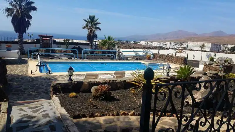 Vista exterior de Casa o xalet en venda en Tías amb Aire condicionat, Jardí privat i Terrassa