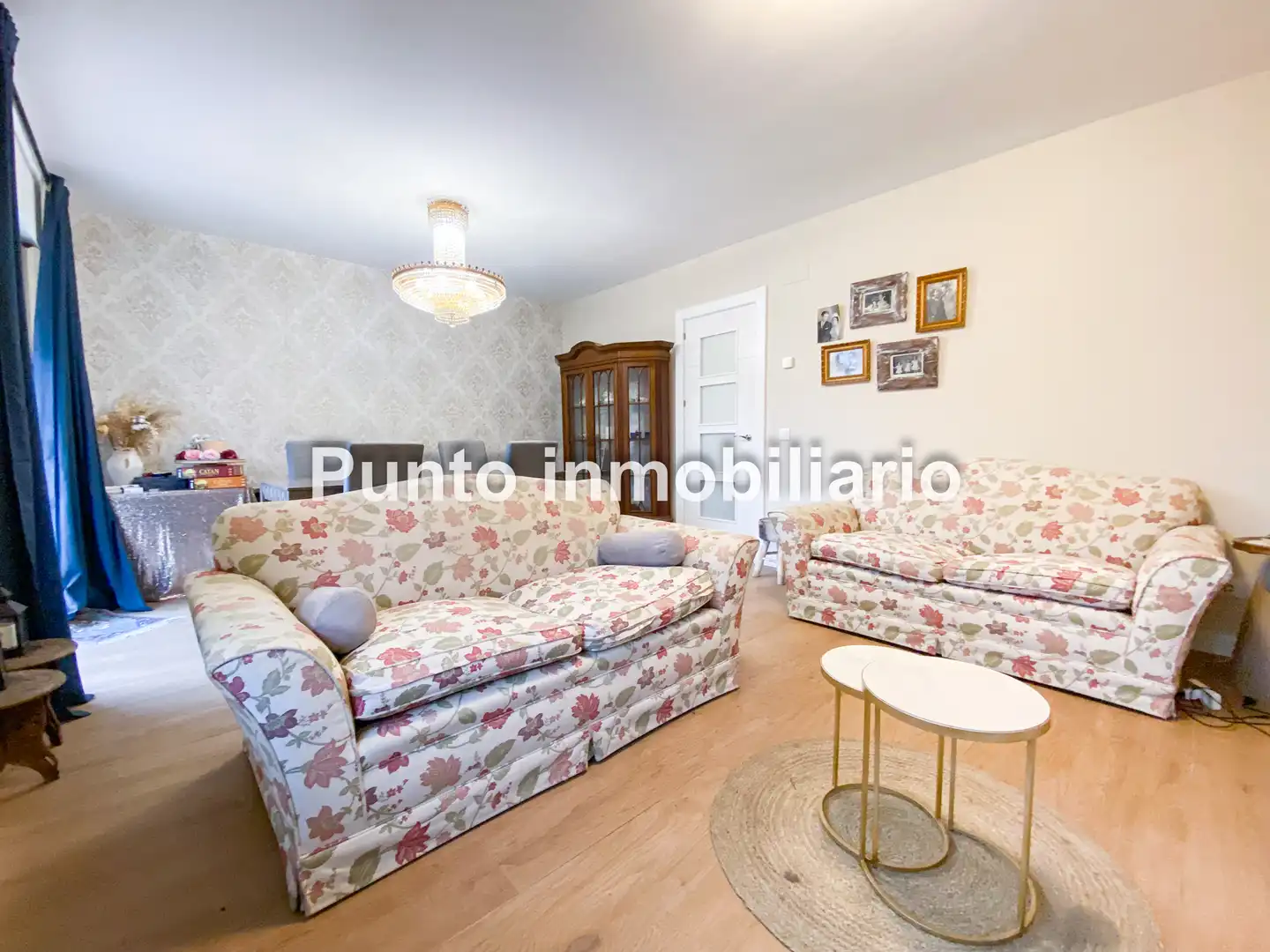 Sala d'estar de Casa adosada en venda en Valladolid amb Calefacció, Jardí privat i Parquet
