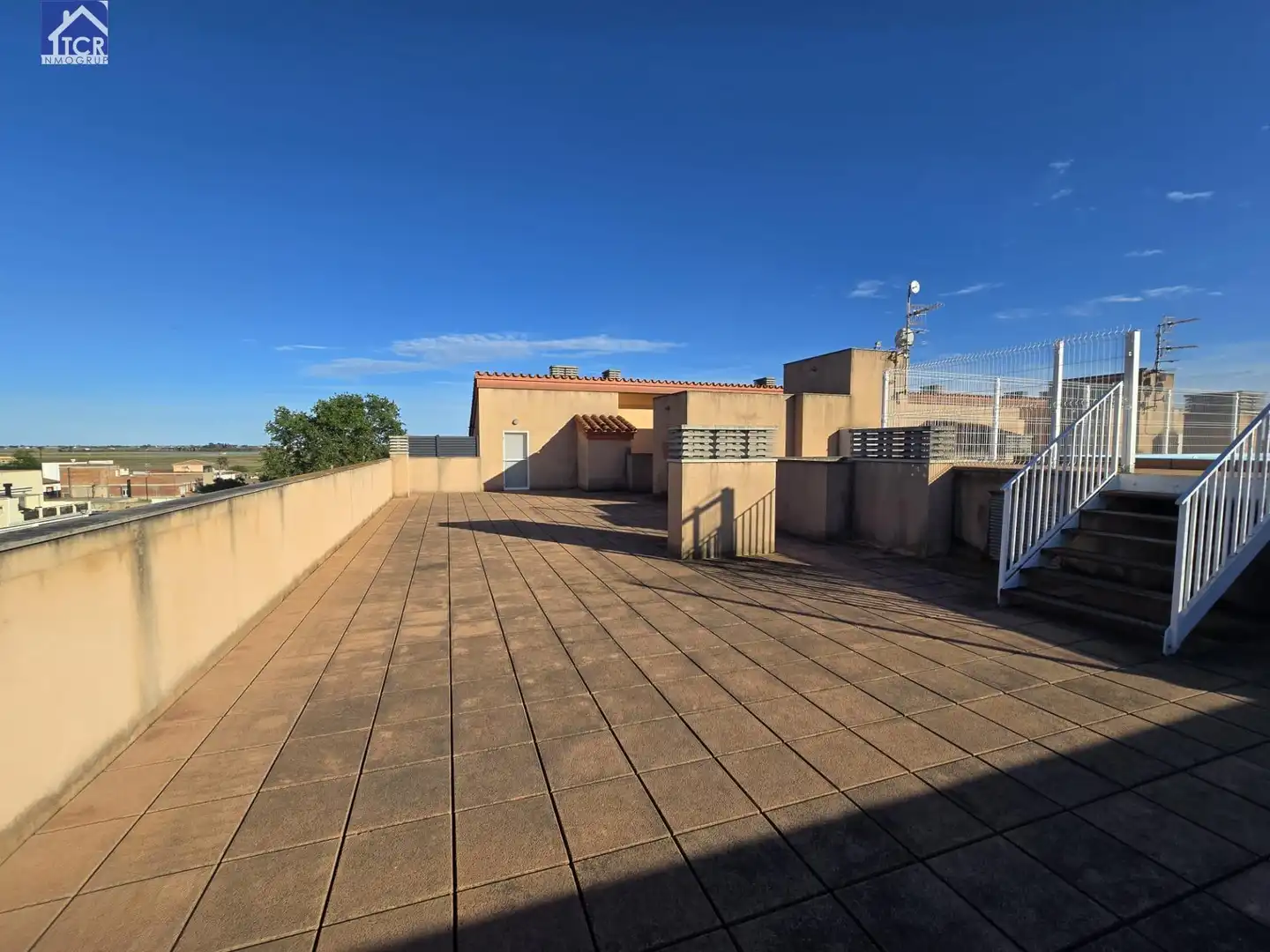 Terrasse von Wohnung zum Verkauf in Camarles mit Klimaanlage, Balkon und Gemeinschaftspool
