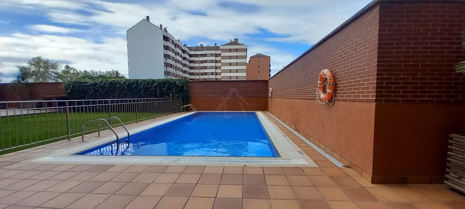Swimming pool of Flat for sale in  Logroño  with Heating, Parquet flooring and Storage room