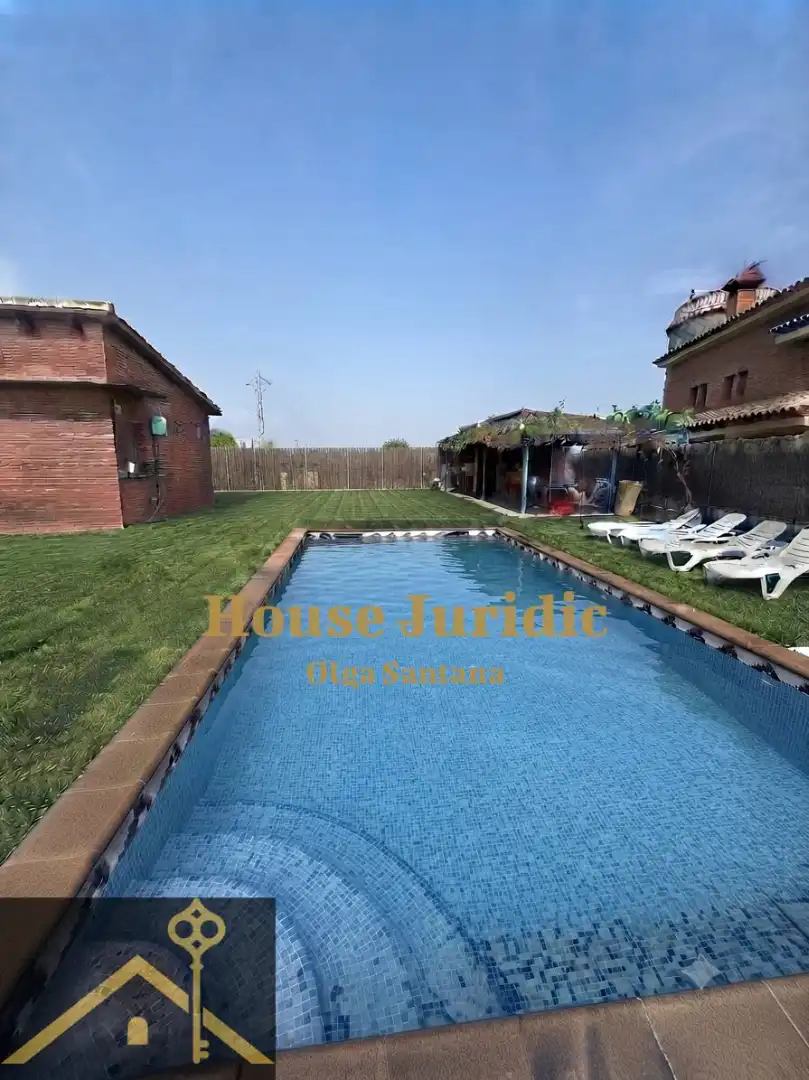 Piscina de Casa o xalet en venda en Mataró amb Aire condicionat, Calefacció i Jardí privat