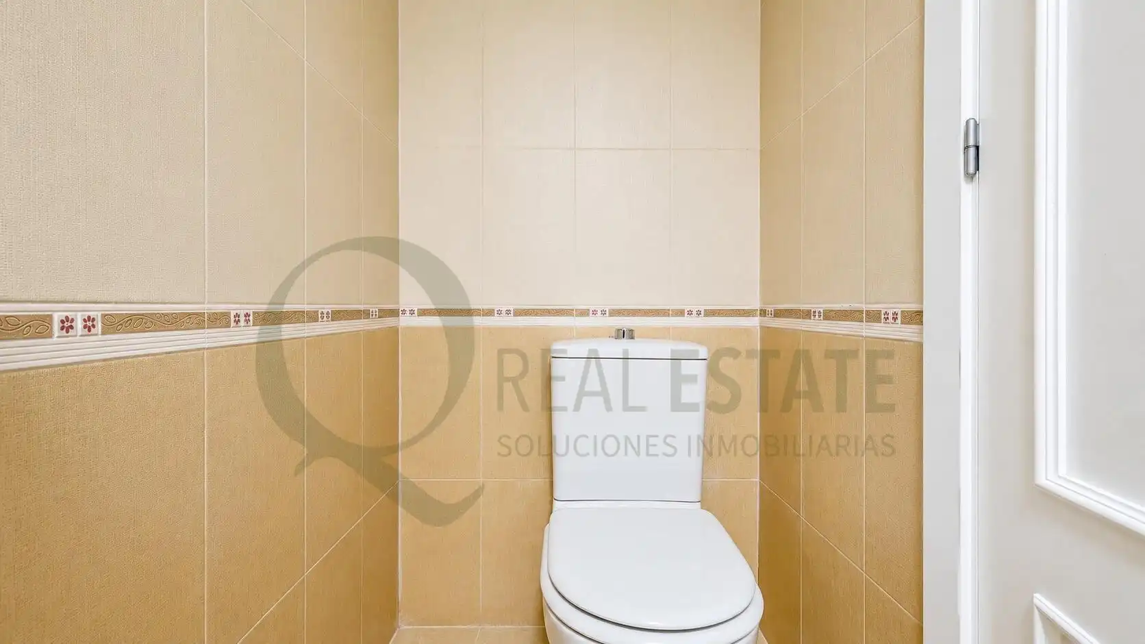 Badezimmer von Dachboden zum Verkauf in Alicante / Alacant mit Klimaanlage, Privatgarten und Terrasse