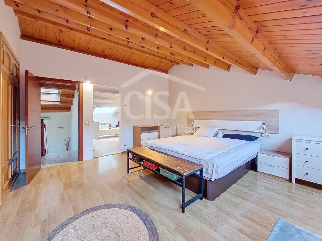 Habitación de Casa adosada en venta en Ordino con Trastero