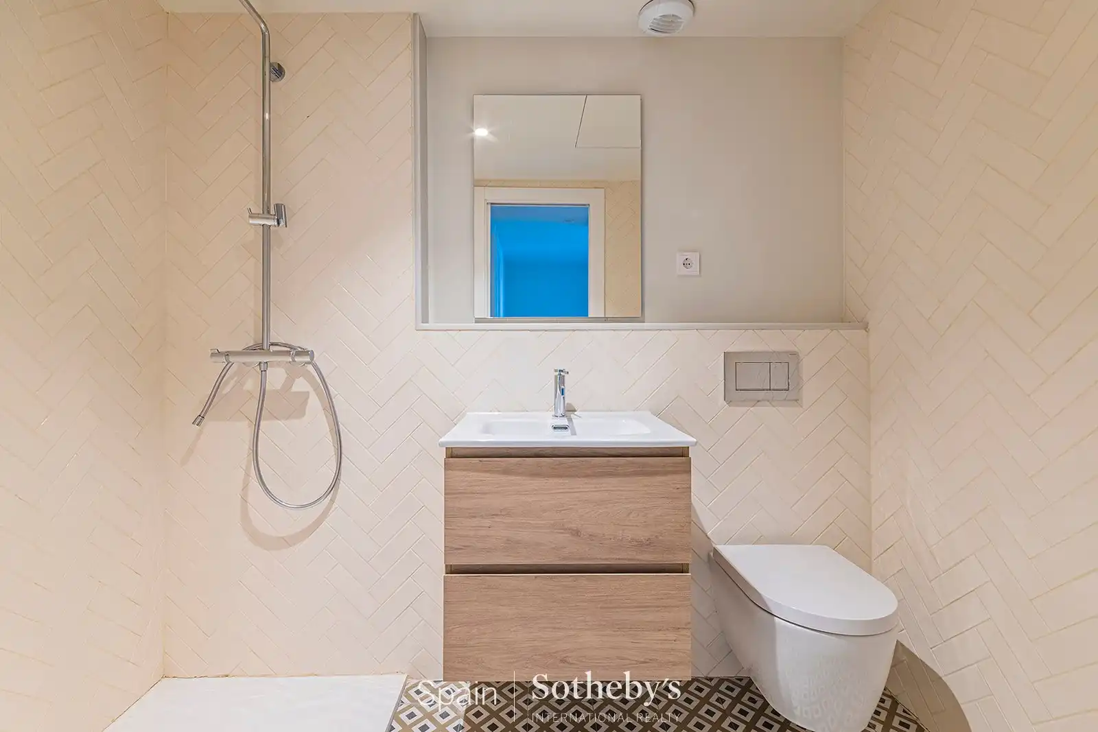Badezimmer von Maisonette zum Verkauf in Barcelona mit Klimaanlage und Heizung