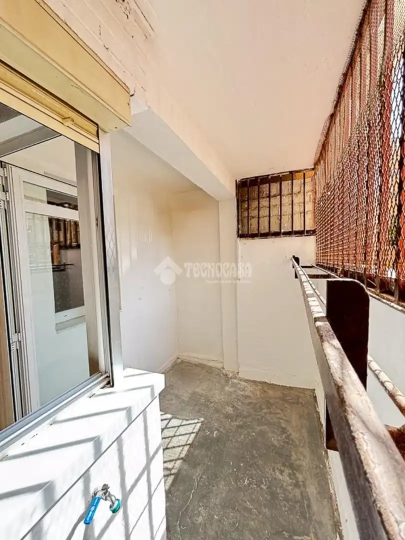 Habitación de Piso en venta en Madrid con Calefacción, Terraza y Balcón