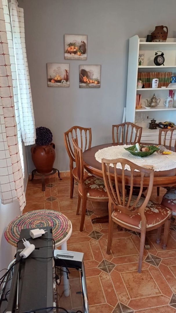 Menjador de Casa o xalet en venda en Almenara de Tormes amb Jardí privat, Piscina i Moblat