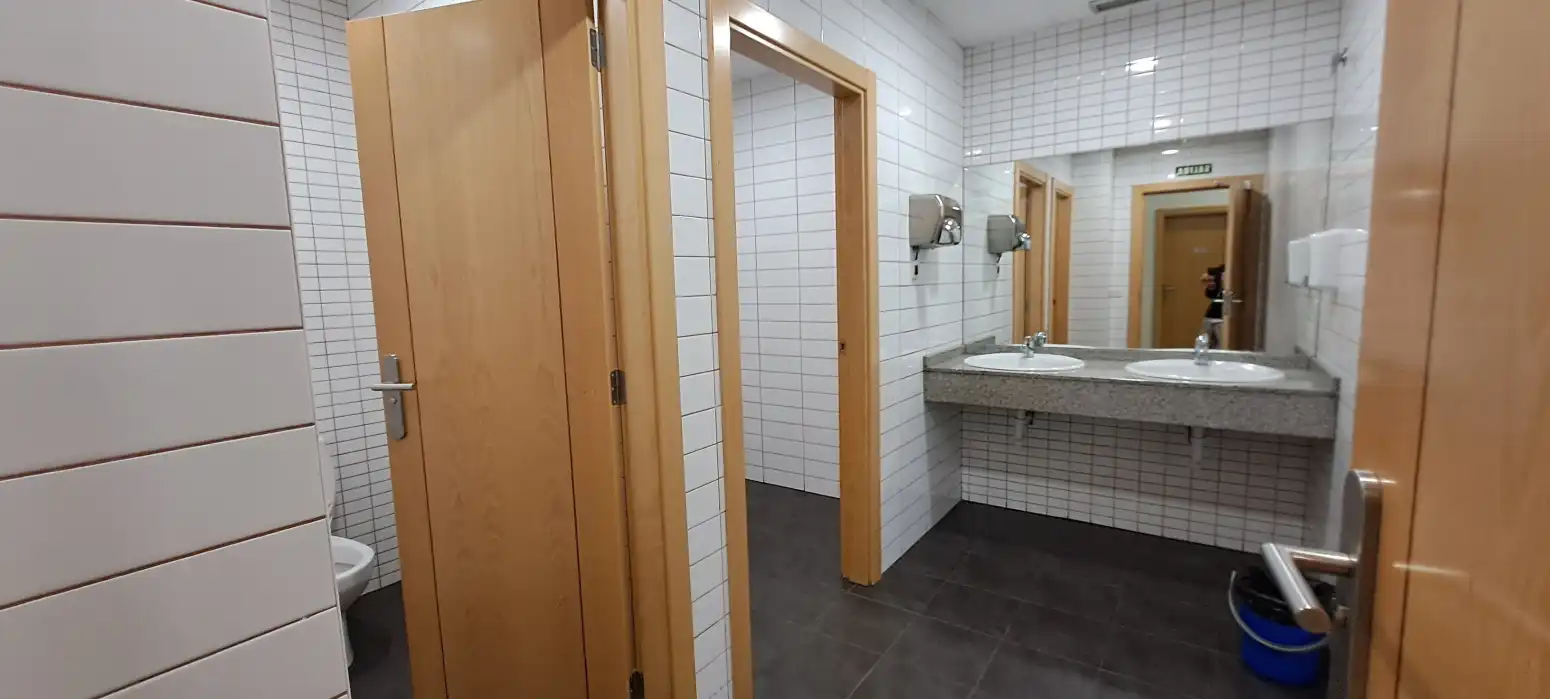 Baño de Oficina de alquiler en Valle de Elorz / Elortzibar con Calefacción
