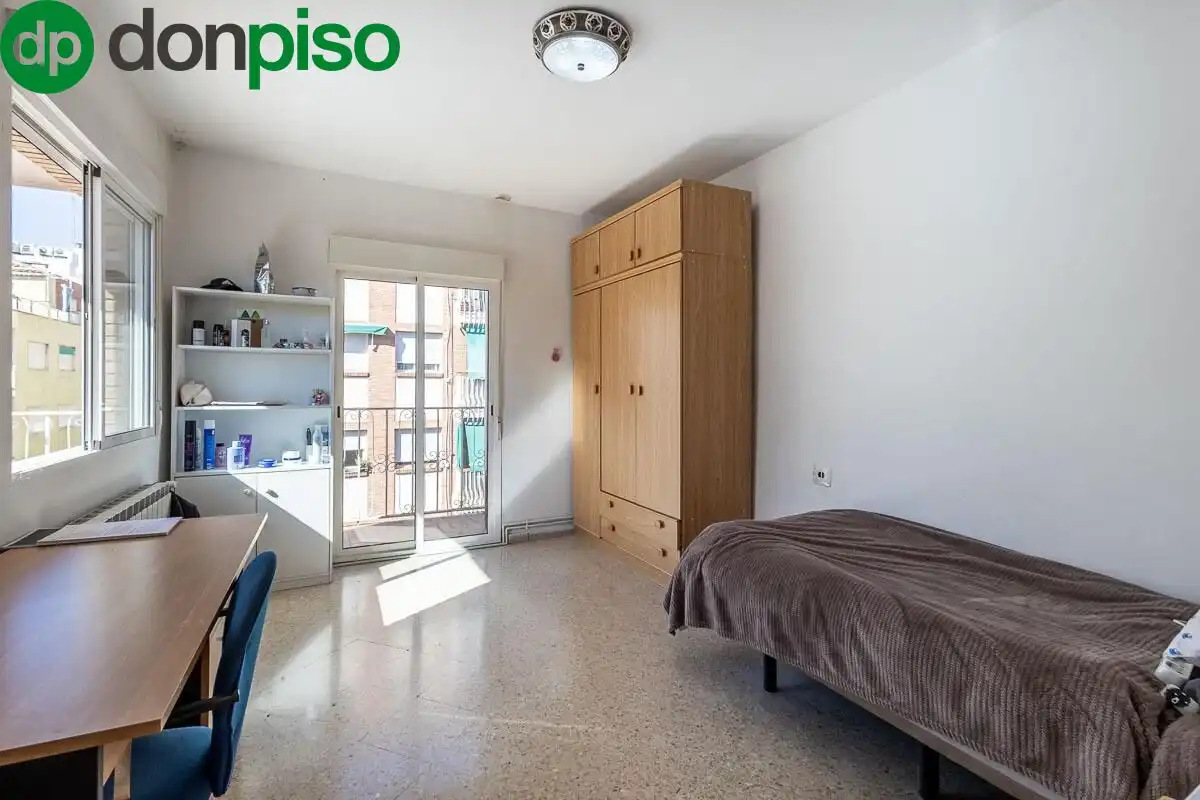Bedroom of Flat for sale in Granada  with Heating and Balcony