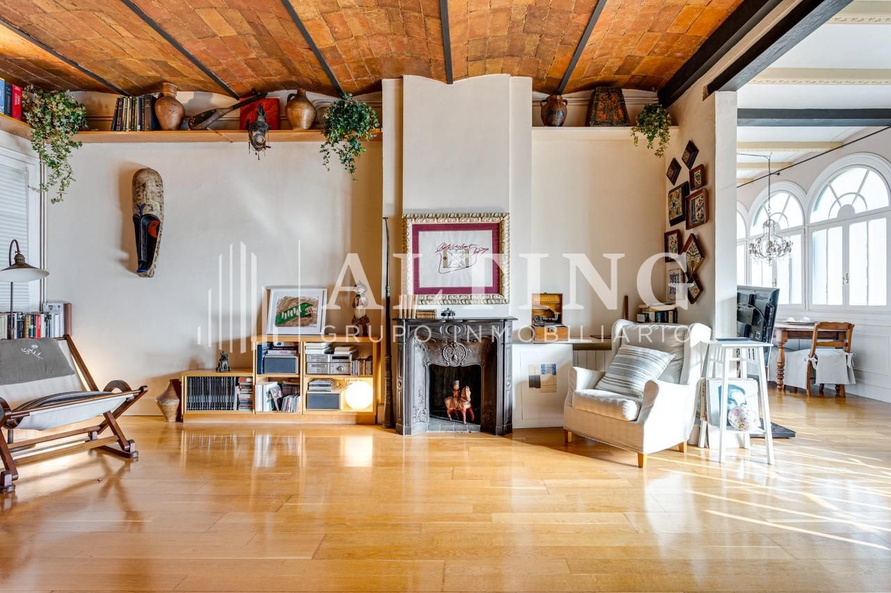 Sala de estar de Piso en venta en  Barcelona Capital con Aire acondicionado, Parquet y Balcón