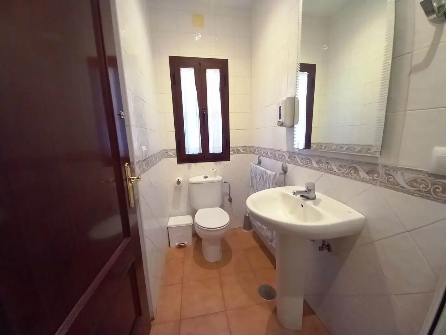 Bathroom of Houses for sale in El Pedroso  with Air Conditioner, Terrace and Storage room