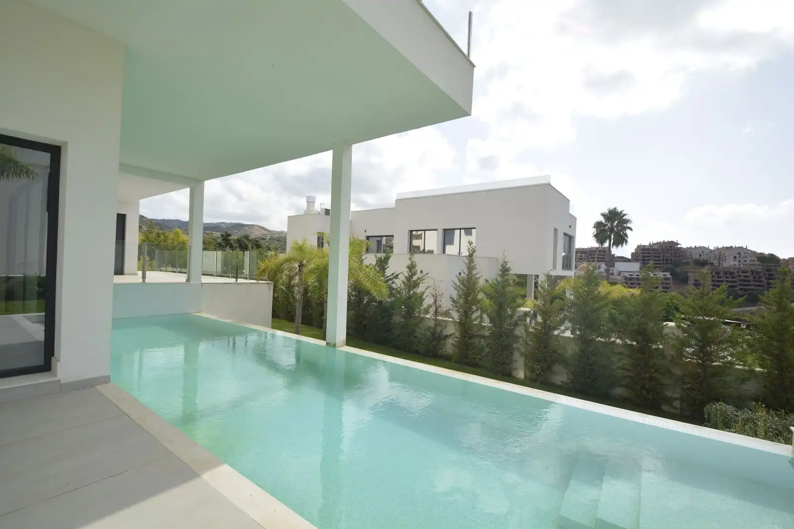 Swimming pool of Houses for sale in Marbella  with Air Conditioner, Private garden and Terrace