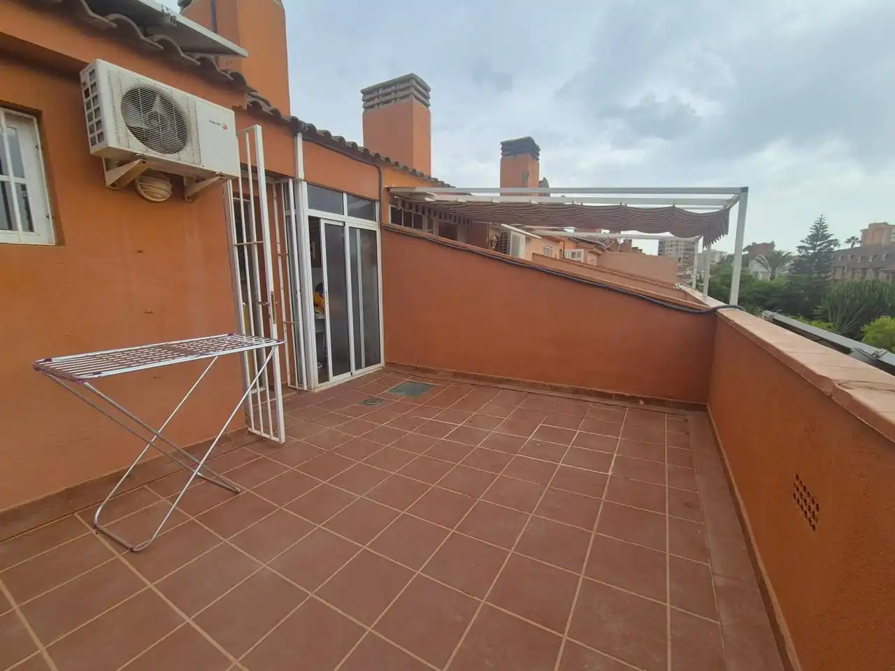 Terrassa de Casa o xalet en venda en Alicante / Alacant amb Aire condicionat, Jardí privat i Terrassa
