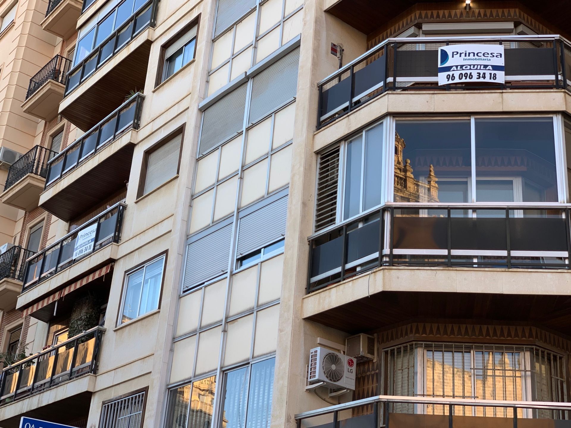 Vista exterior de Pis de lloguer en  Valencia Capital amb Aire condicionat i Calefacció