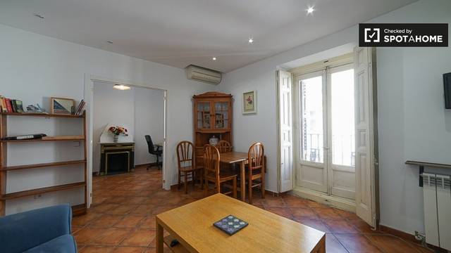 Piso en Alquiler en Cortes - Huertas