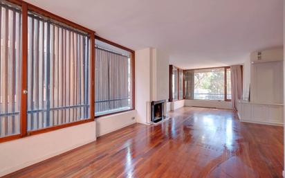 Sala d'estar de Pis en venda en  Barcelona Capital amb Terrassa i Balcó