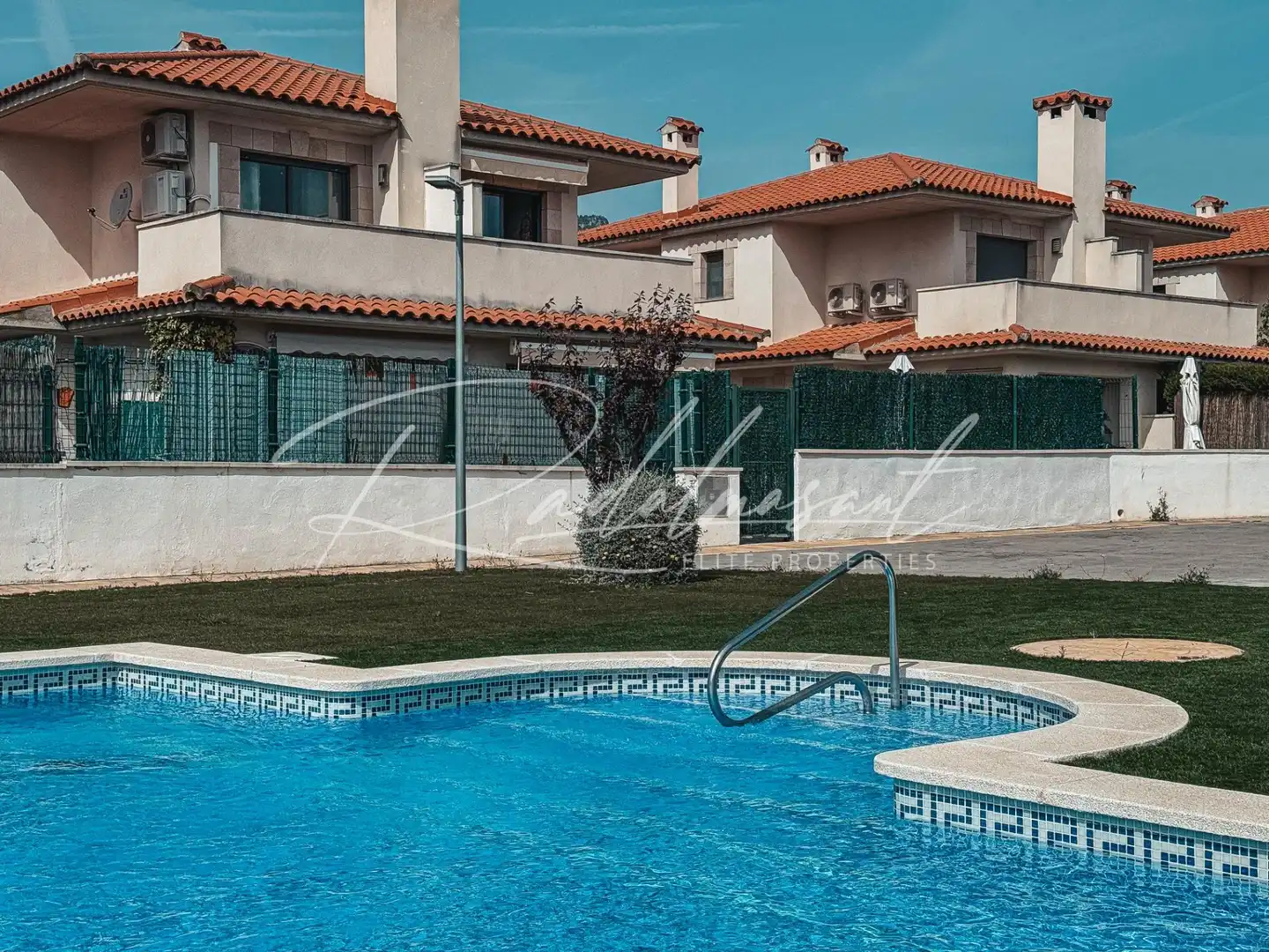 Casa pareada con piscina en venta en Carrer Carrer Migjorn, imagen 4