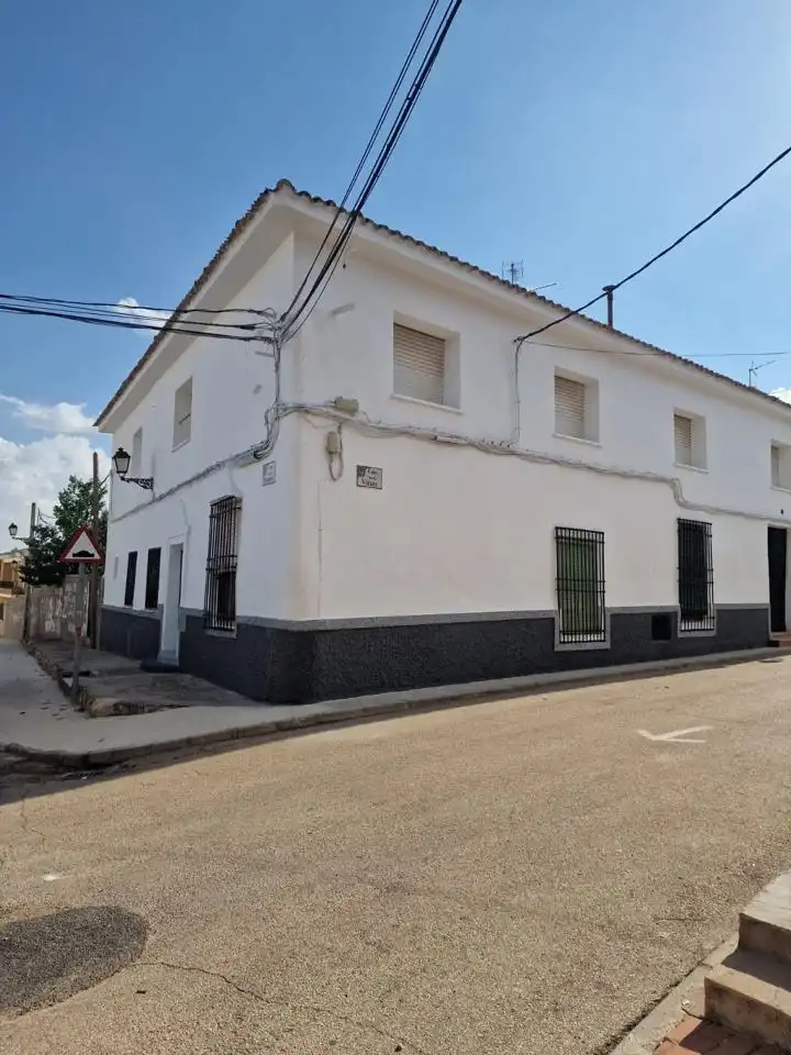 Außenansicht von Country house zum Verkauf in Pozorrubio de Santiago mit Heizung