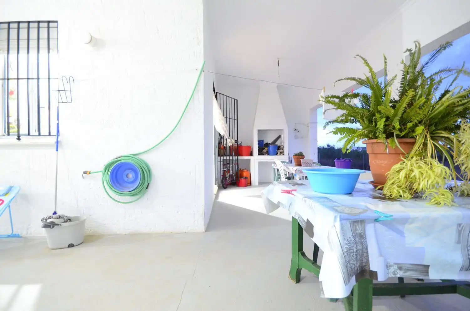 Terrassa de Finca rústica en venda en La Palma del Condado amb Aire condicionat, Terrassa i Traster