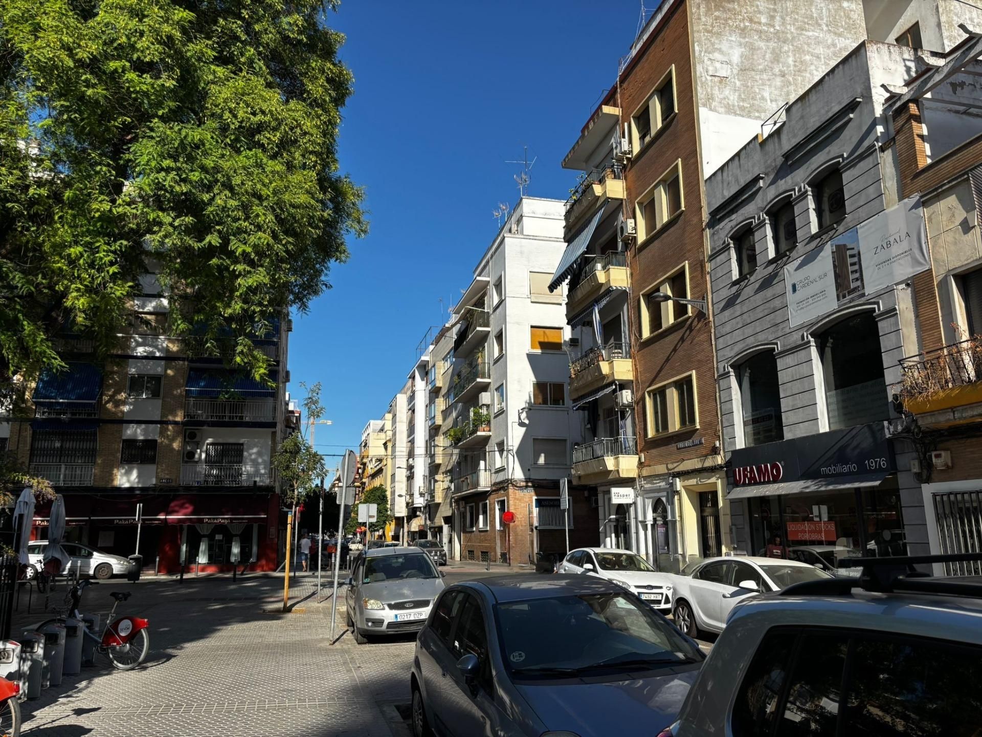 Vista exterior de Pis en venda en  Sevilla Capital amb Aire condicionat, Traster i Balcó