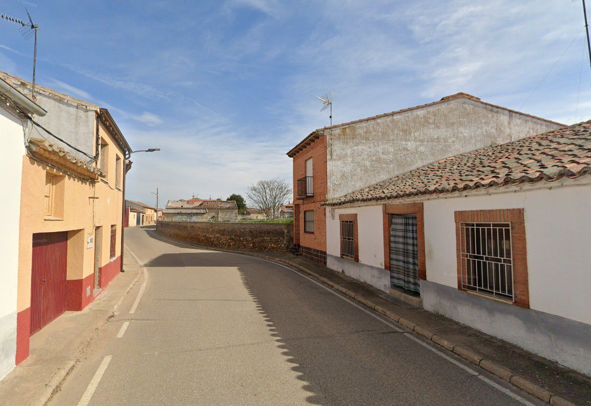 Exterior view of House or chalet for sale in San Román de Hornija  with Heating, Storage room and Furnished
