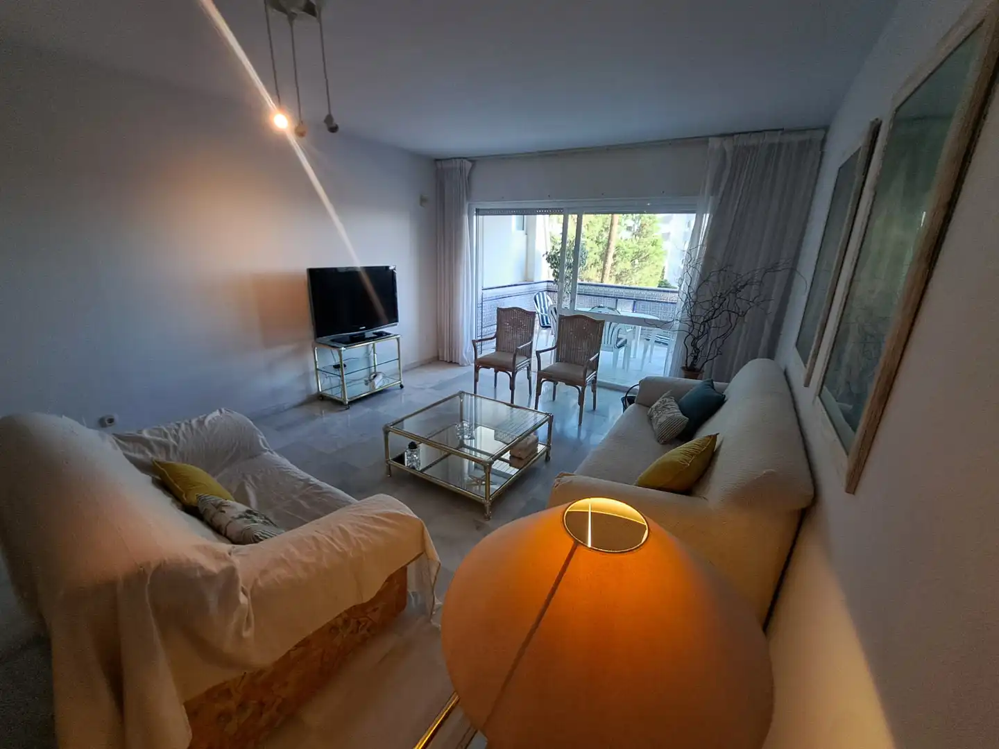 Wohnzimmer von Wohnung zur Miete in Marbella mit Klimaanlage, Heizung und Terrasse