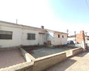 Vista exterior de Casa o xalet en venda en Escatrón amb Terrassa