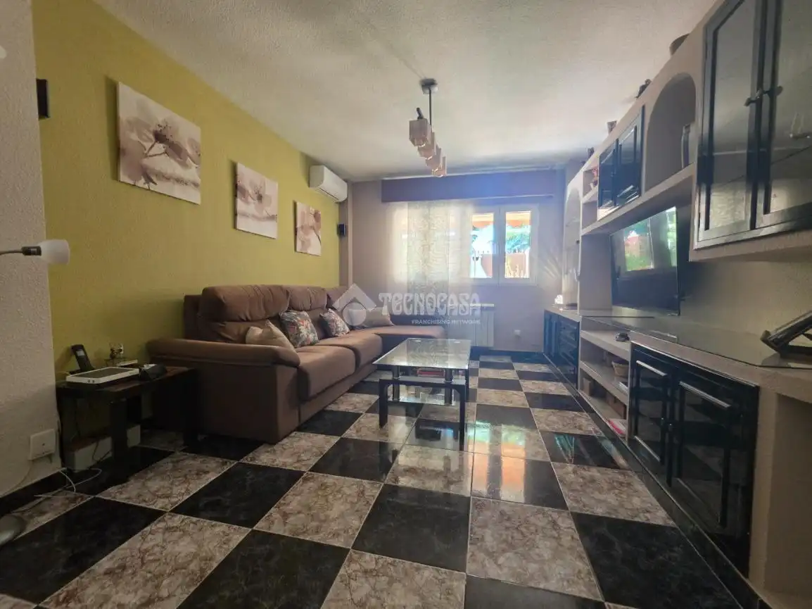 Sala d'estar de Casa adosada en venda en Sector 3
