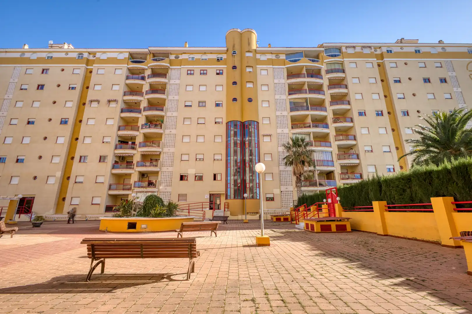 Vista exterior de Piso en venta en Villajoyosa / La Vila Joiosa con Terraza, Horno y Piscina comunitaria