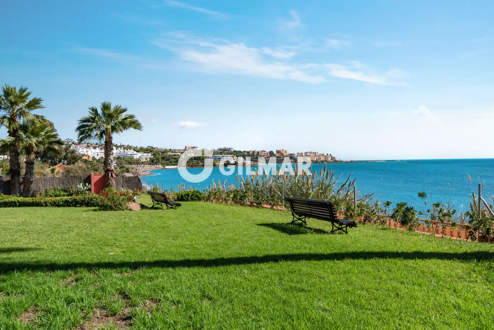 Einfamilien-Reihenhaus zum Verkauf in Estepona mit Privatgarten und Schwimmbad