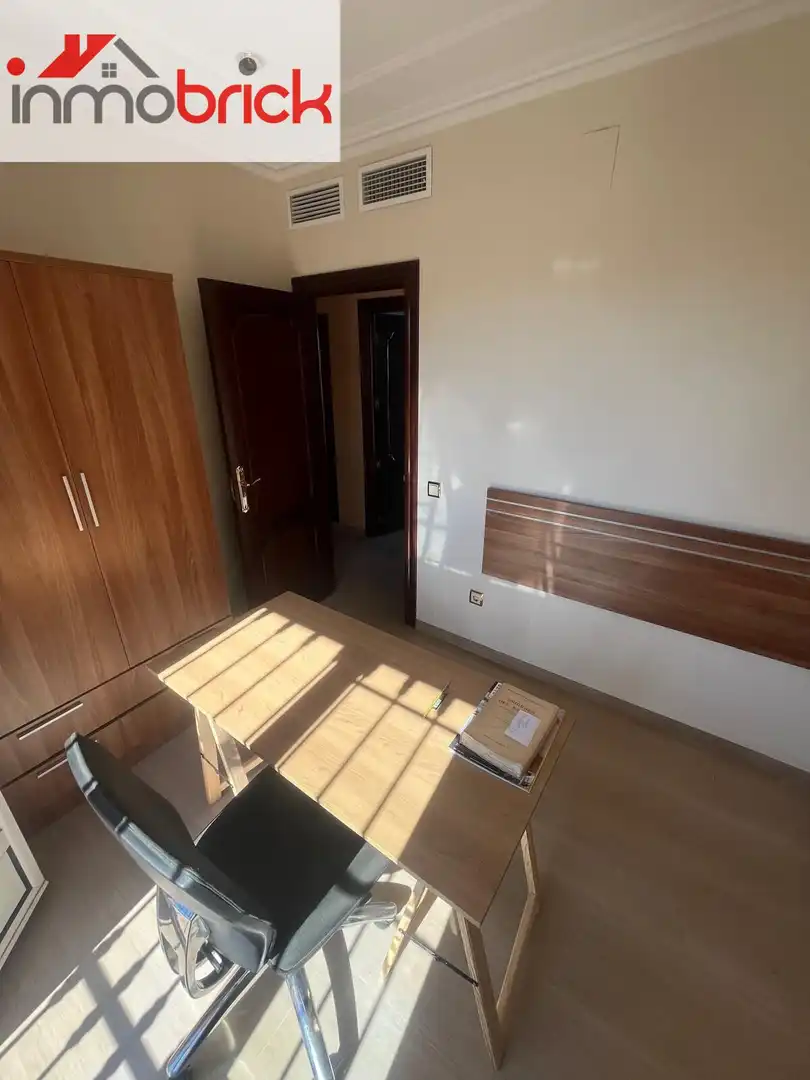 Casa o chalet en venta en Lucena con Calefacción, Terraza y Piscina