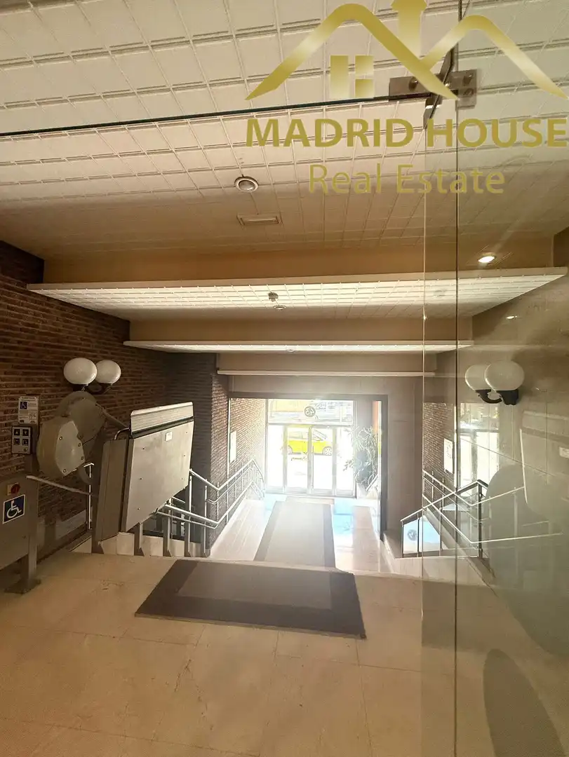 Büro zur Miete in Madrid mit Heizung und Terrasse