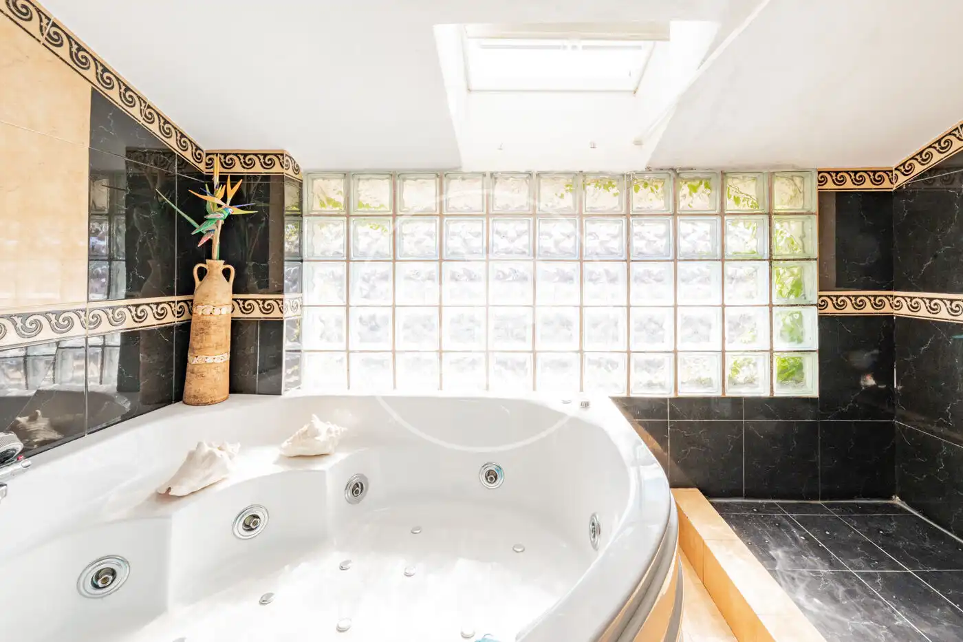 Bathroom of Houses for sale in Valdeolmos-Alalpardo, Madrid
