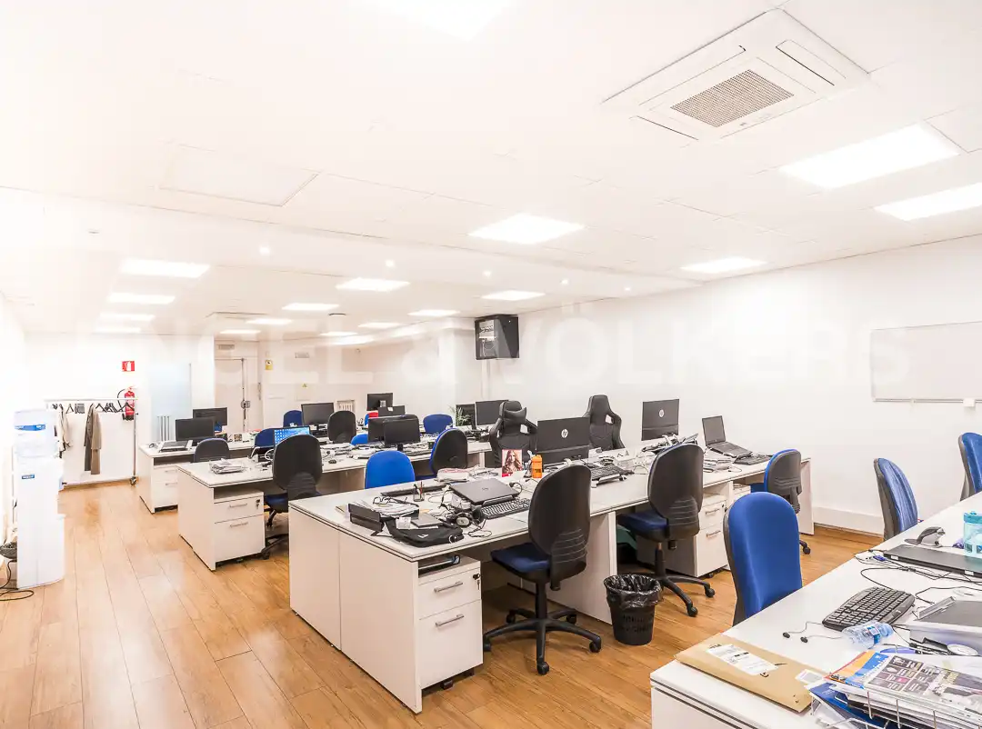 Office for sale in Barcelona  with Air Conditioner and Furnished
