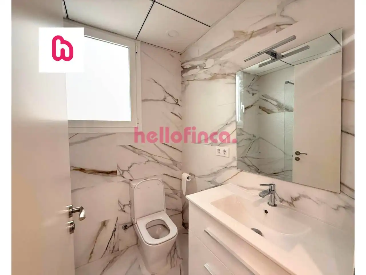 Bathroom of Flat for sale in El Vendrell  with Air Conditioner, Heating and Parquet flooring