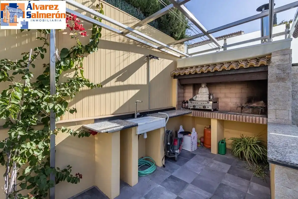 Houses for sale in Calle ZORAYA, Camino de los Neveros - Serrallo