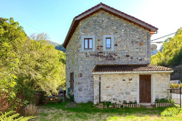 Casa-chalet en Venta en  CASTRO, 3 en Somiedo