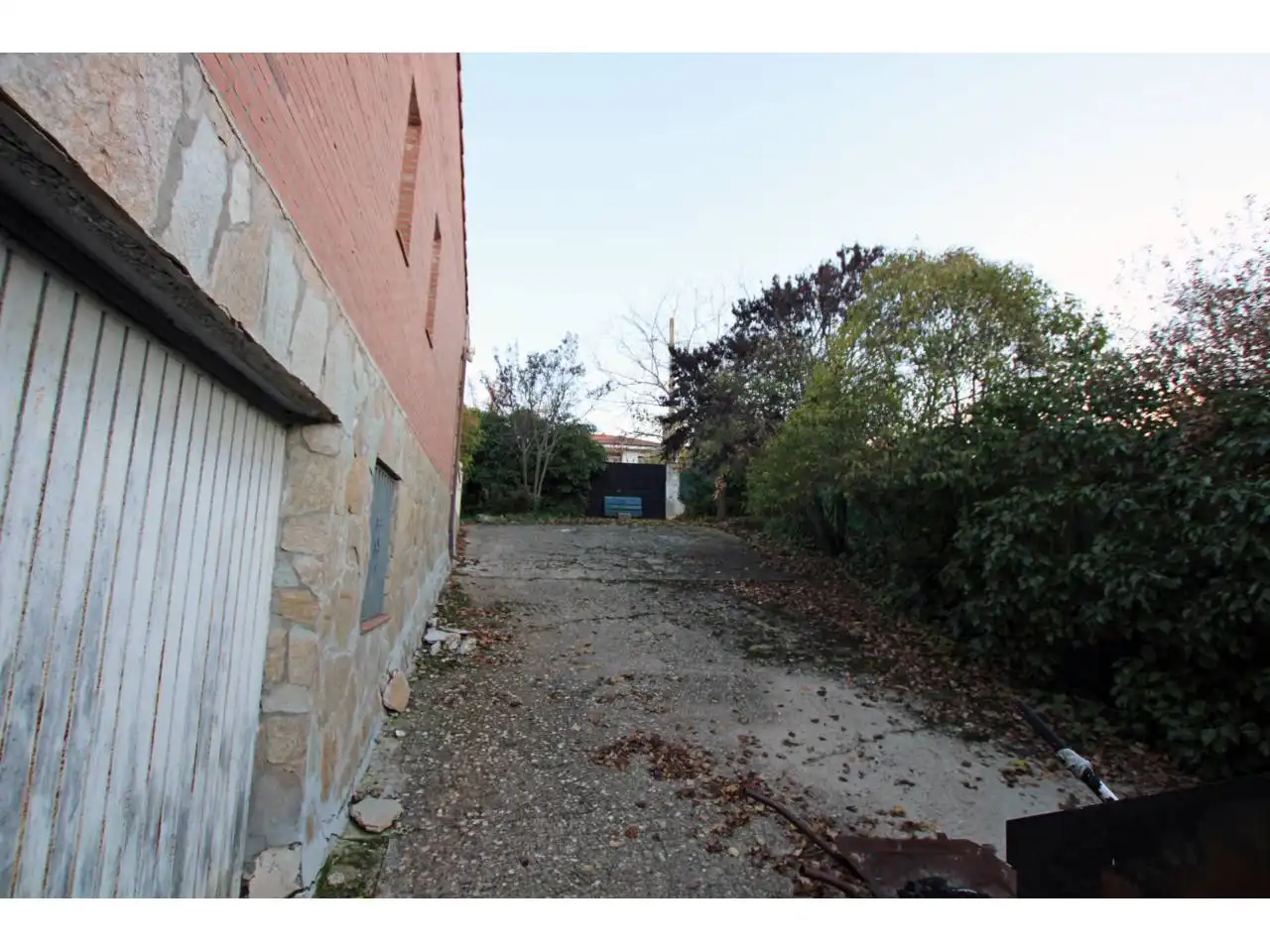 Vista exterior de Casa o xalet en venda en Valdeaveruelo amb Calefacció, Jardí privat i Terrassa